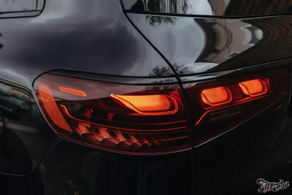 Окрас деталей Mercedes GLS после некачественных работ, оклейка полиуретаном, окрас дисков и суппортов, антихром, комплекс детейлинг-услуг